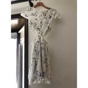 SABO SKIRT Side Cut-out Floral Dress (US 4)